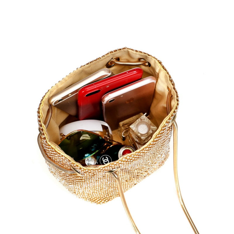 Versatile Nova Shoulder Bag for women. Elegant design, structured for style, a luxury shoulder bag accessory.