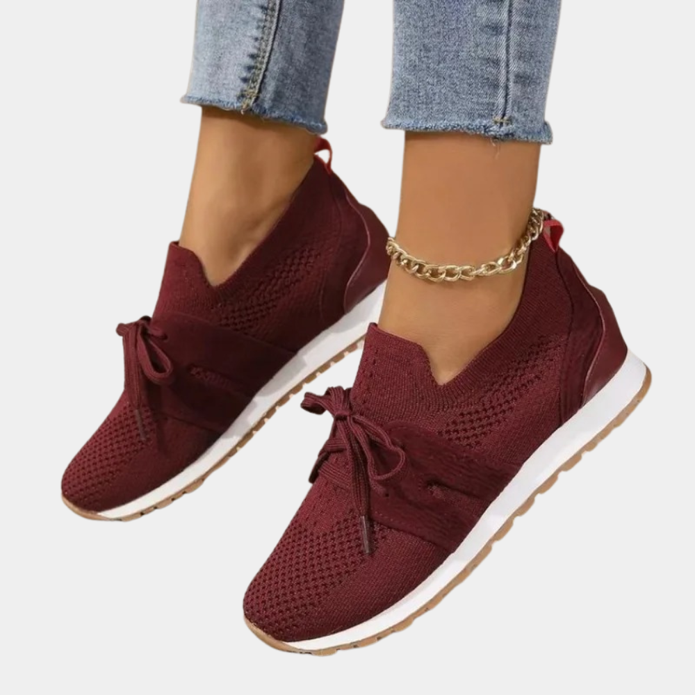 Trendy women's Nova sneakers with orthopedic support, ideal for comfortable walking & stylish everyday fashion.