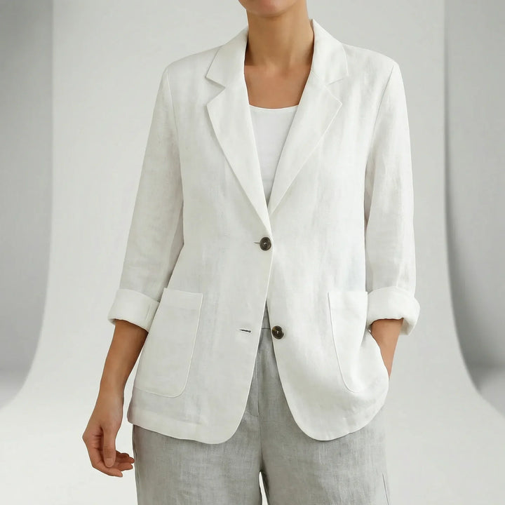 Fashionable women's relaxed fit blazer, a chic three-quarter sleeve jacket for effortless modern style.