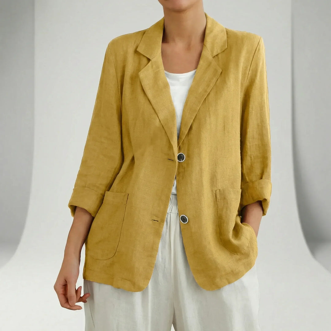 Stylish women's relaxed fit blazer. A comfortable, lightweight layering piece suitable for professional or casual outfits.