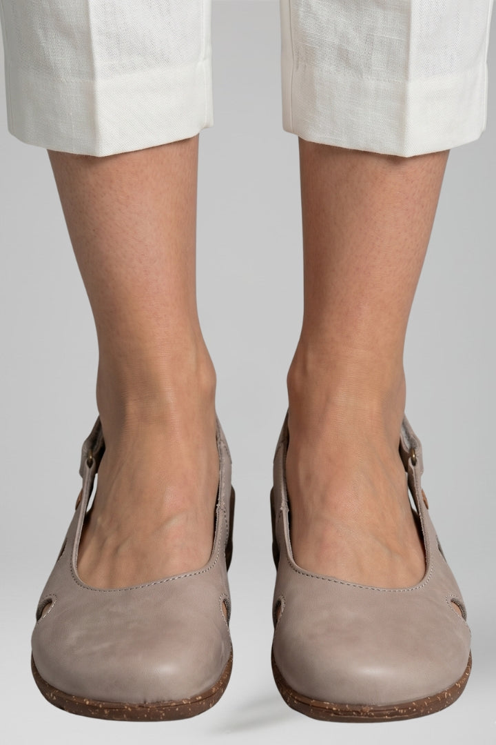 Versatile women's orthopaedic sandals, adjustable straps & supportive sole for all-day comfort.