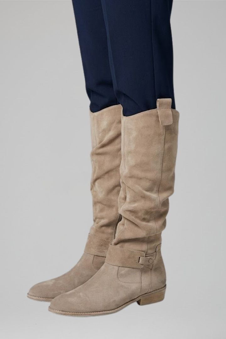 Durable women's knee-high boots with side zipper for easy on/off. Orthopaedic comfort, ideal for daily wear.