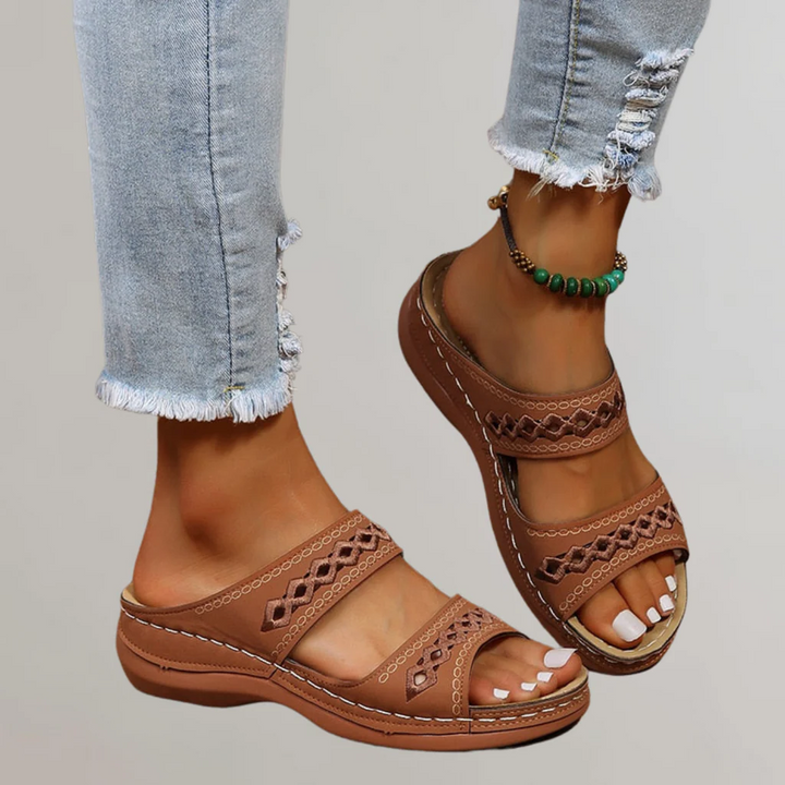 Pain-relieving women's orthopaedic sandals, excellent arch support for comfortable summer walking.