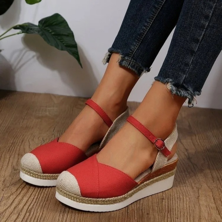 Supportive women's closed toe sandals with orthopedic arch support, perfect comfortable summer footwear.