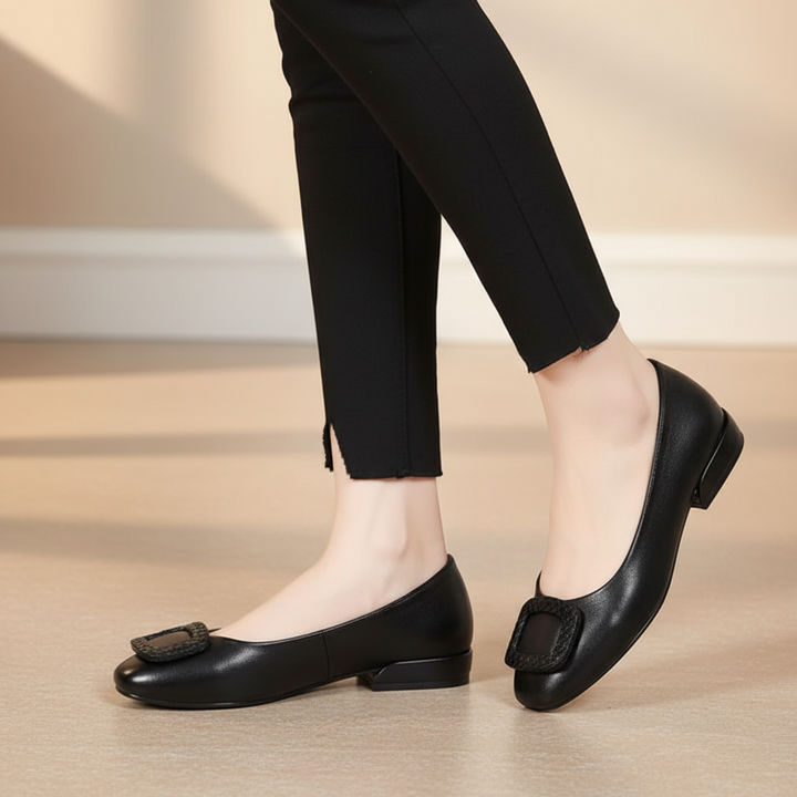 Women's orthopedic comfort flats in black leather with low heel for posture support