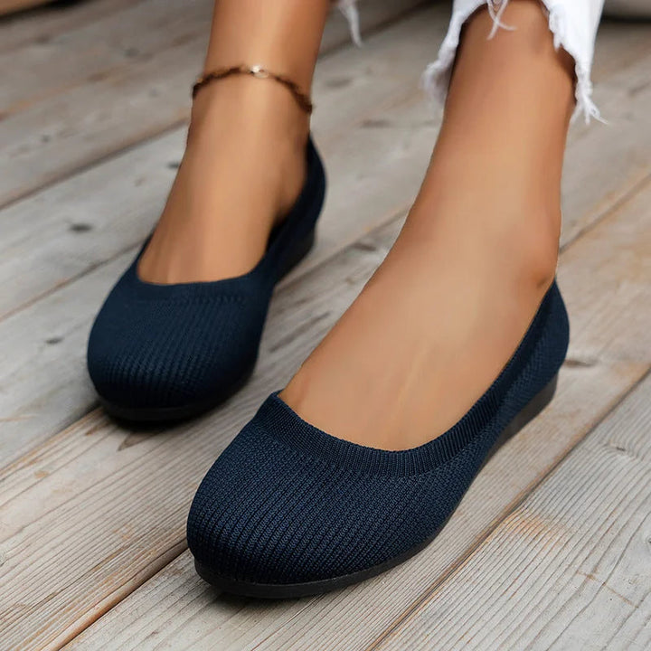 Casual women's orthopedic slip-on loafers, perfect for daily style and all-day comfort.