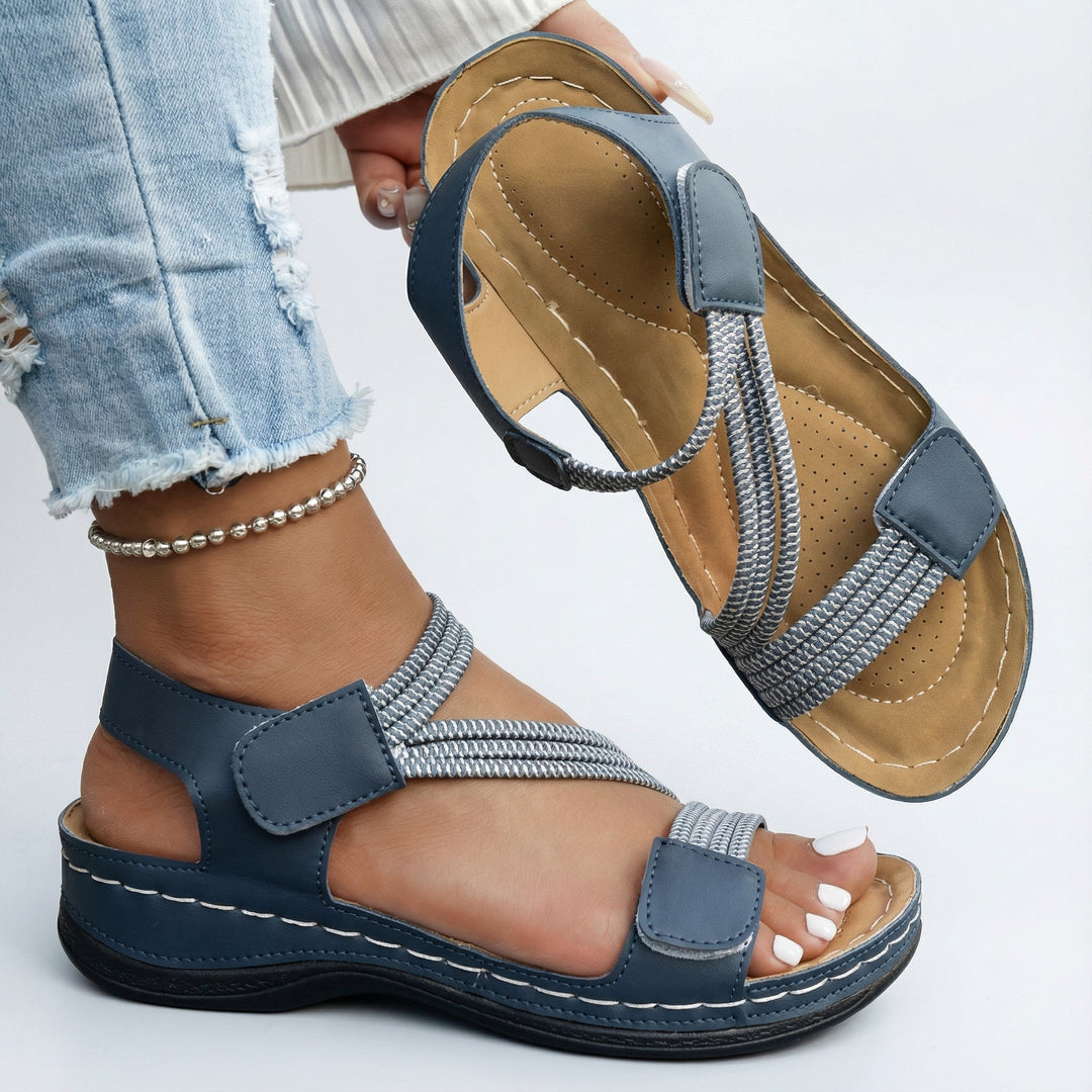 Comfortable women's sandals with arch support and adjustable straps, perfect for everyday summer wear.