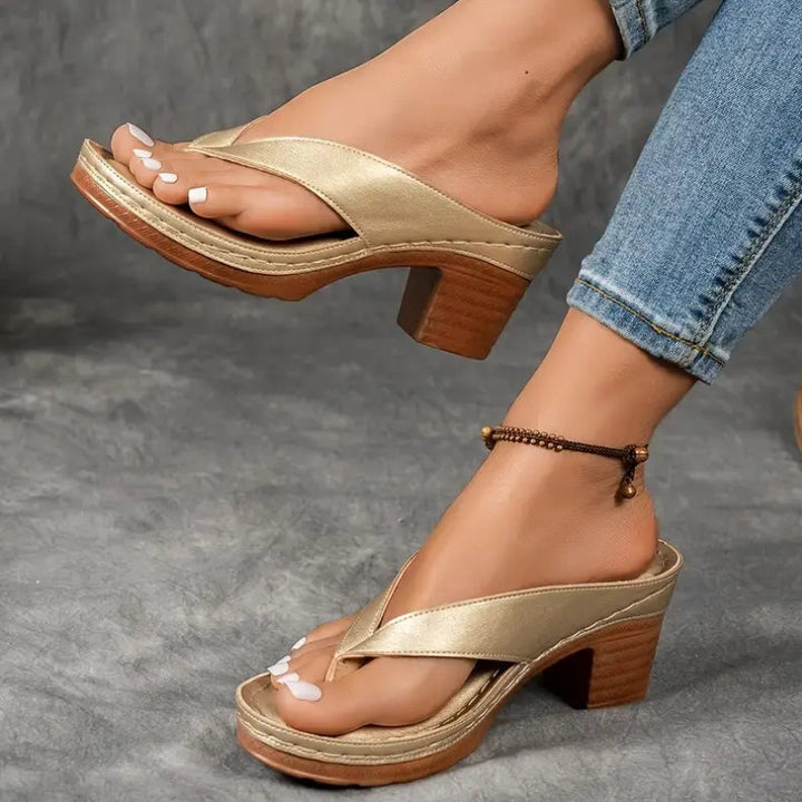 Summer-ready women's orthopedic sandals, ensuring arch support and comfort for all-day wear.