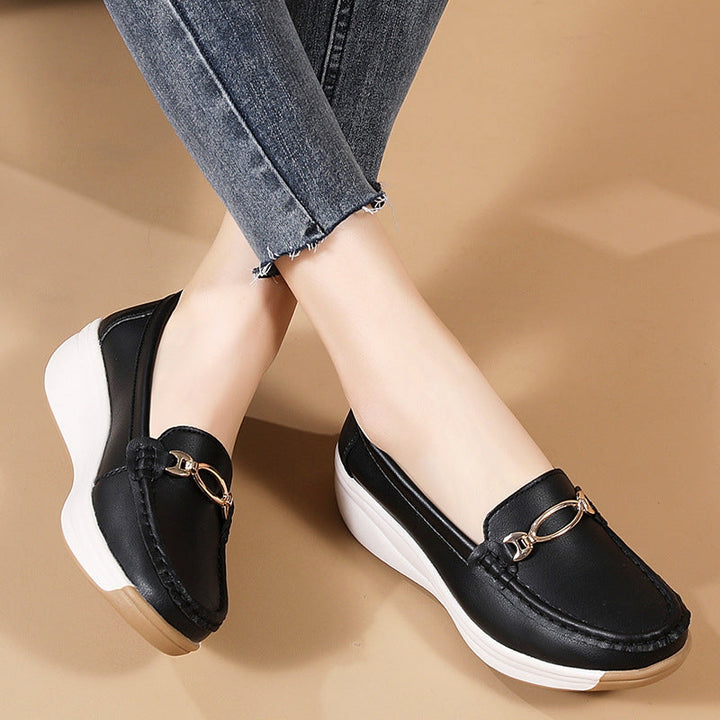 Women's slip-on comfort loafers featuring orthopedic arch support, ideal for long-lasting wear.