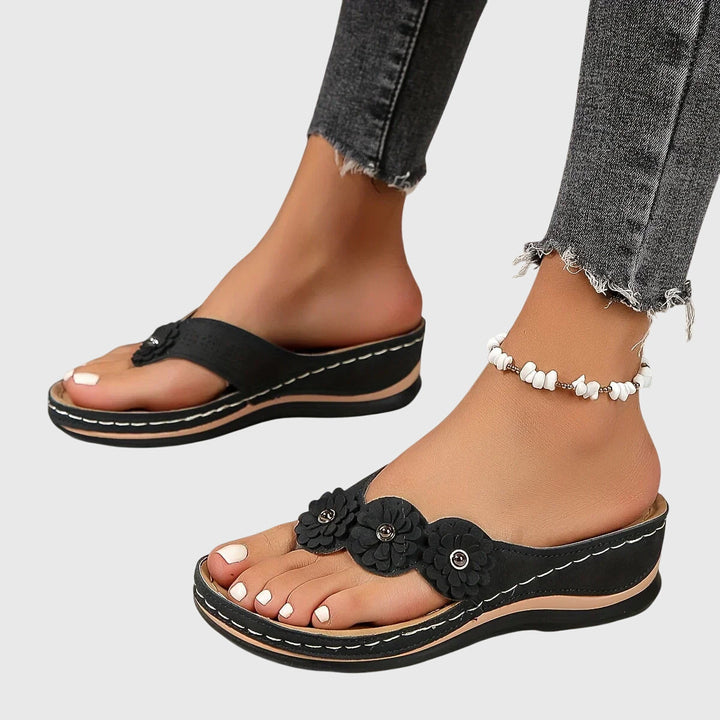 Women's arch support flip flops, perfect for walking. Enjoy all-day comfort & shock absorption with these orthopedic sandals.