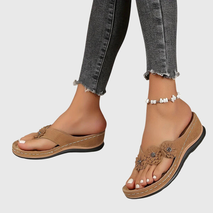 Casual women's flip flops with orthopedic arch support. Ideal for summer, offering comfort and healthy foot alignment.