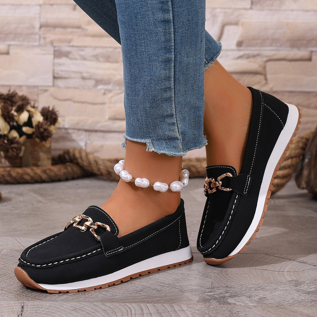 Wide toe orthopedic loafers for women, ensuring maximum foot comfort and arch support.