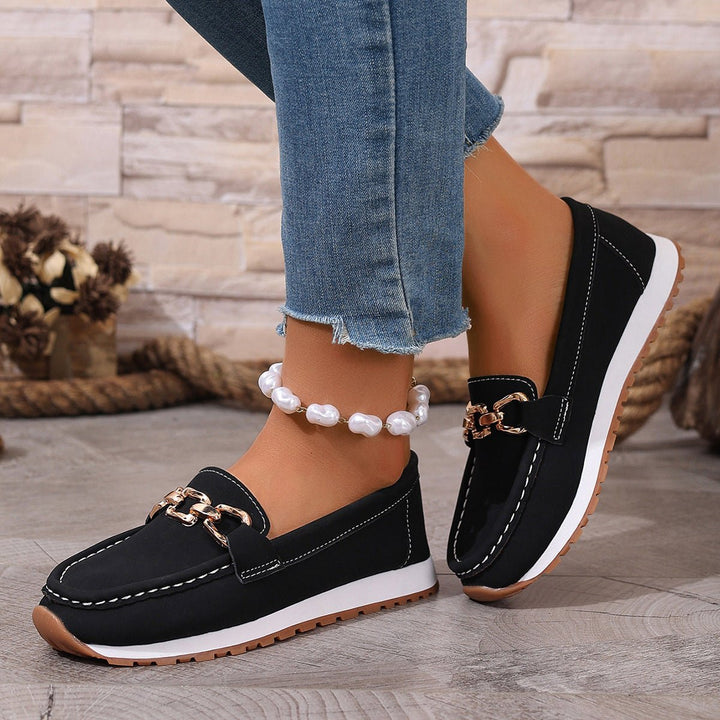 Wide toe orthopedic loafers for women, ensuring maximum foot comfort and arch support.