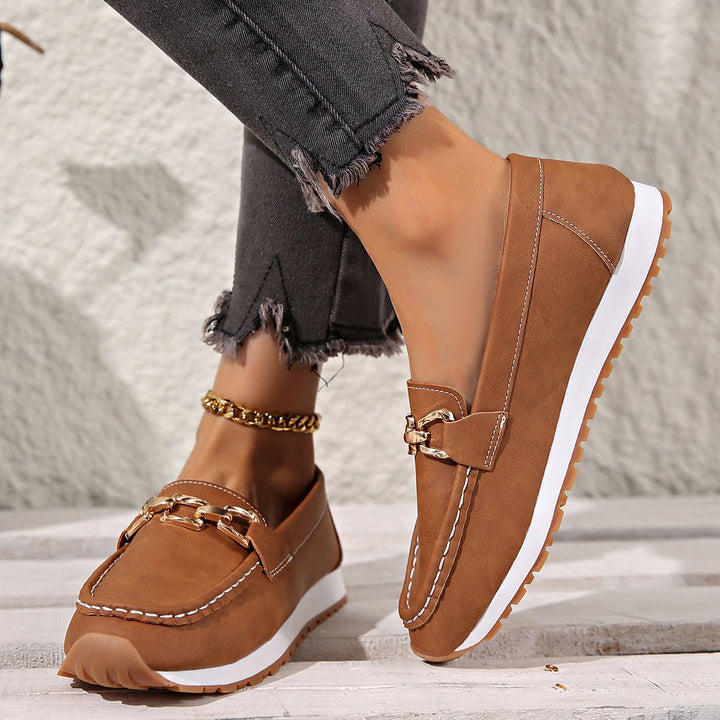 Stylish and comfortable women's loafers, perfect for everyday wear and arch support.