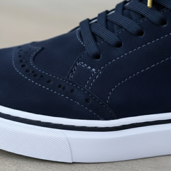 Stylish women's low-top platform sneakers, offering orthopedic comfort for everyday wear.