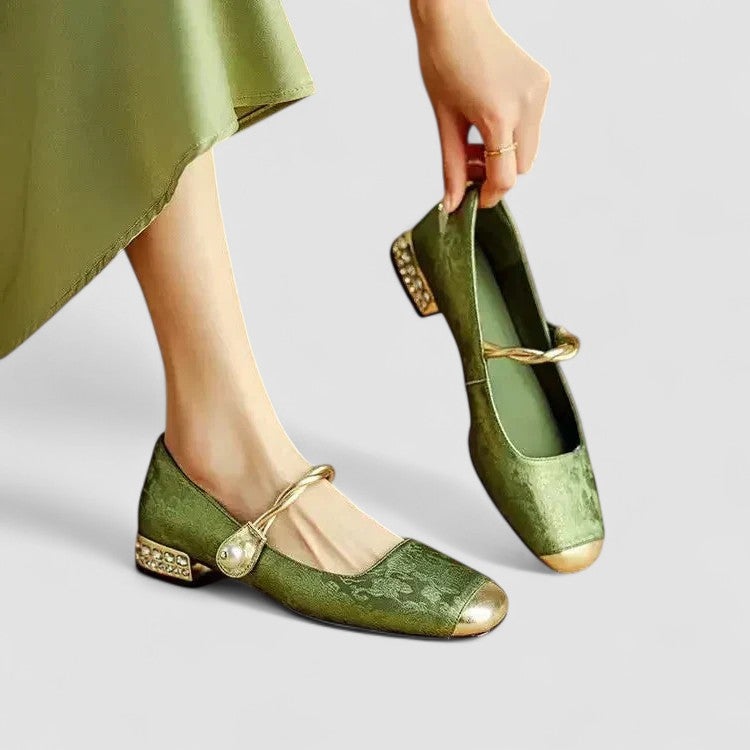 Women's orthopedic Mary Jane shoes, vintage style, all-day comfort & low block heel.