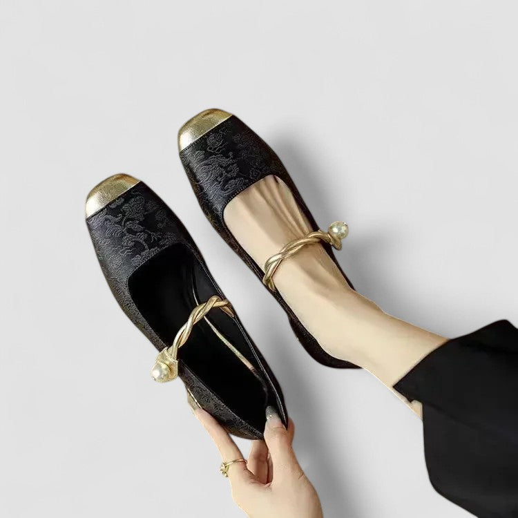Elegant women's Mary Jane dress shoes, orthopedic support, vintage aesthetic & buckle strap.