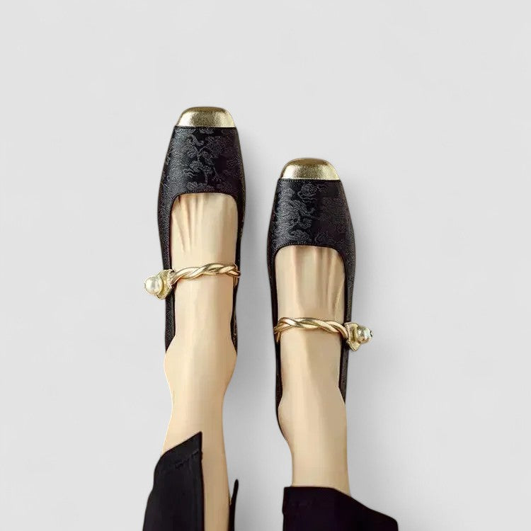 Women's orthopedic Mary Jane shoes, vintage appeal, low block heel, comfortable everyday wear.
