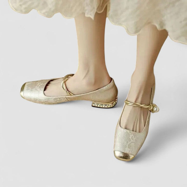 Stylish women's Mary Jane shoes with orthopedic comfort, vintage design, perfect for work or casual.