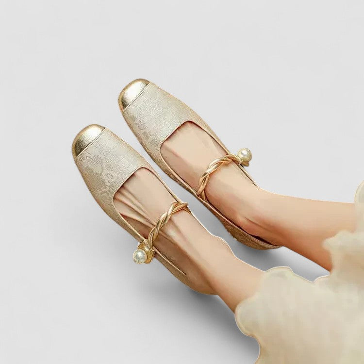 Comfortable orthopedic Mary Jane shoes for women, vintage charm & all-day wear.