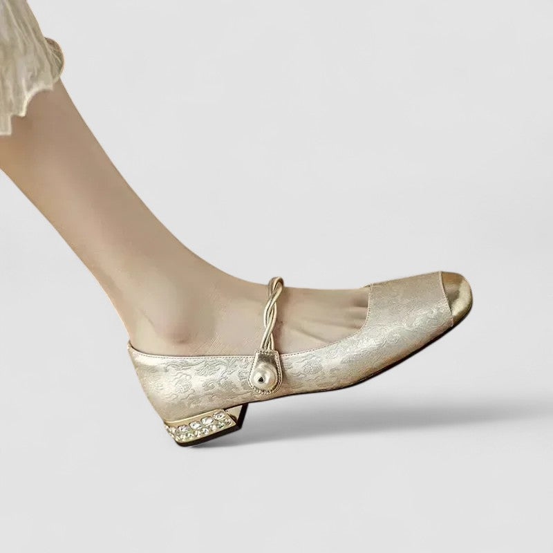 Dressy orthopedic Mary Jane shoes for women, buckle strap, vintage flair & ultimate comfort.