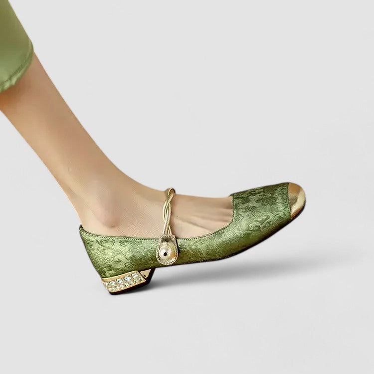 Stylish orthopedic Mary Jane shoes for women, low block heel, perfect for all-day wear.