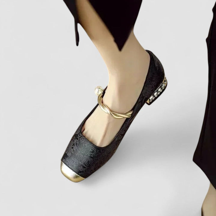 All-day comfort women's Mary Jane shoes, orthopedic design & charming vintage style.
