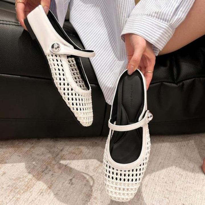 Breathable women's mule flats, combining orthopedic support with all-day comfort & style.