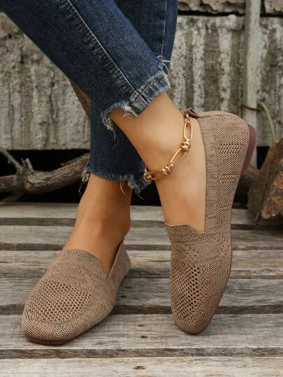 Women's non-slip walking flats, Isabella orthopedic model, great for all-day comfort.