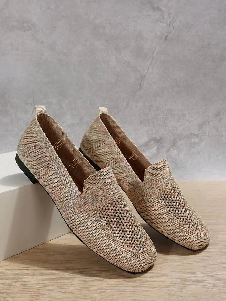 Stylish women's comfort flats, orthopedic features, non-slip grip, perfect for walking.