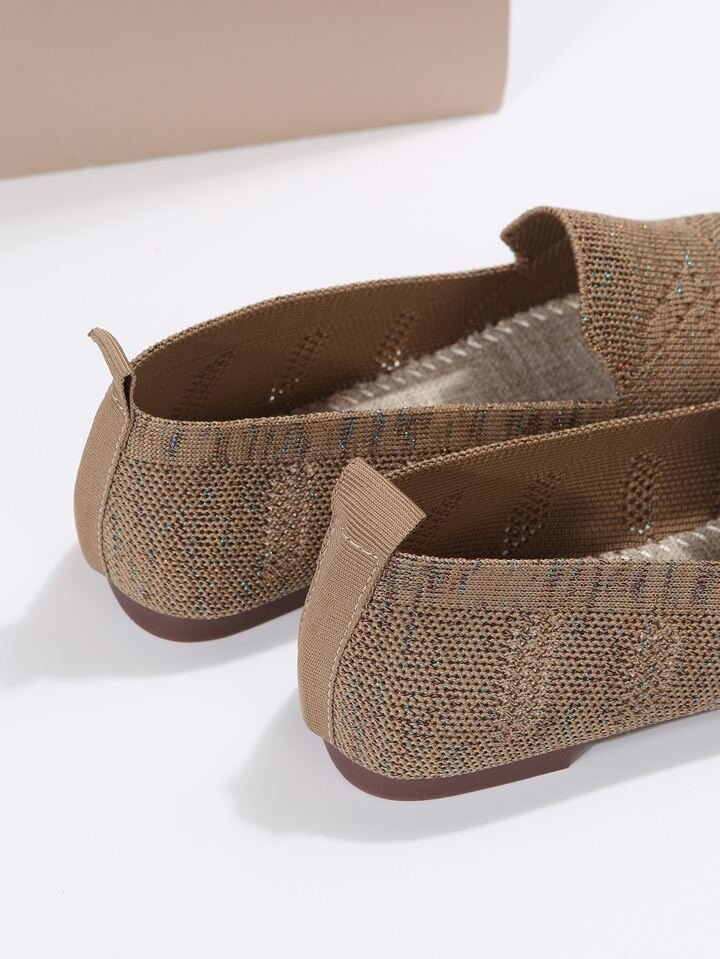 Orthopedic non-slip Isabella flats for women, providing comfort, posture support & foot health.