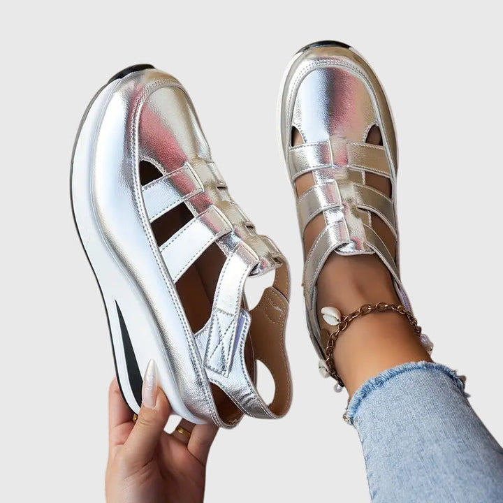 Adjustable orthopedic sandals for women, customizable arch support for personalized comfort.