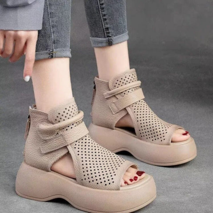 Stylish women's summer sandals with orthopedic arch support, perfect for casual comfort.