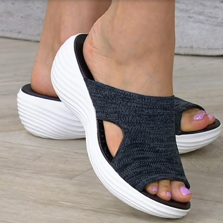 Women's orthopedic sandals with arch support for foot health & comfort.