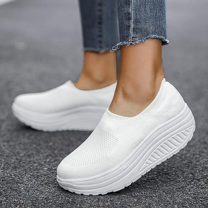 Comfortable women's summer vacation slides, featuring orthopedic arch support for long walks.