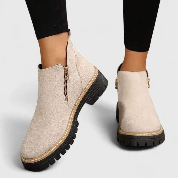 Casual women's orthopedic boots, arch support for comfort, water-resistant, ideal for fall.