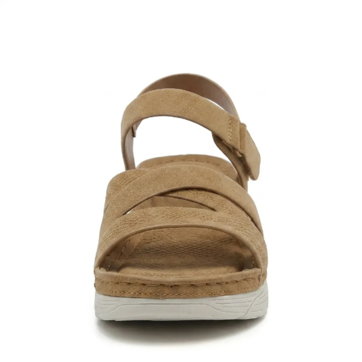 Women's casual sandals, ergonomic design, adjustable straps, and arch support for all-day comfort.