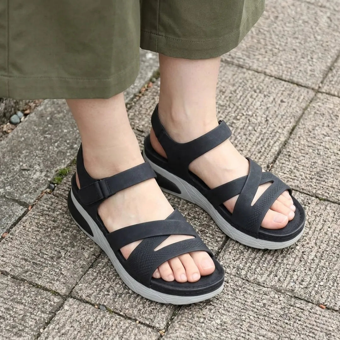 Comfortable women's sandals, ergonomic design, arch support, and adjustable straps for daily wear.