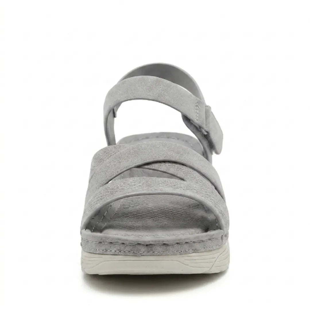 Stylish women's orthopedic sandals, adjustable straps, and arch support for active summer days.