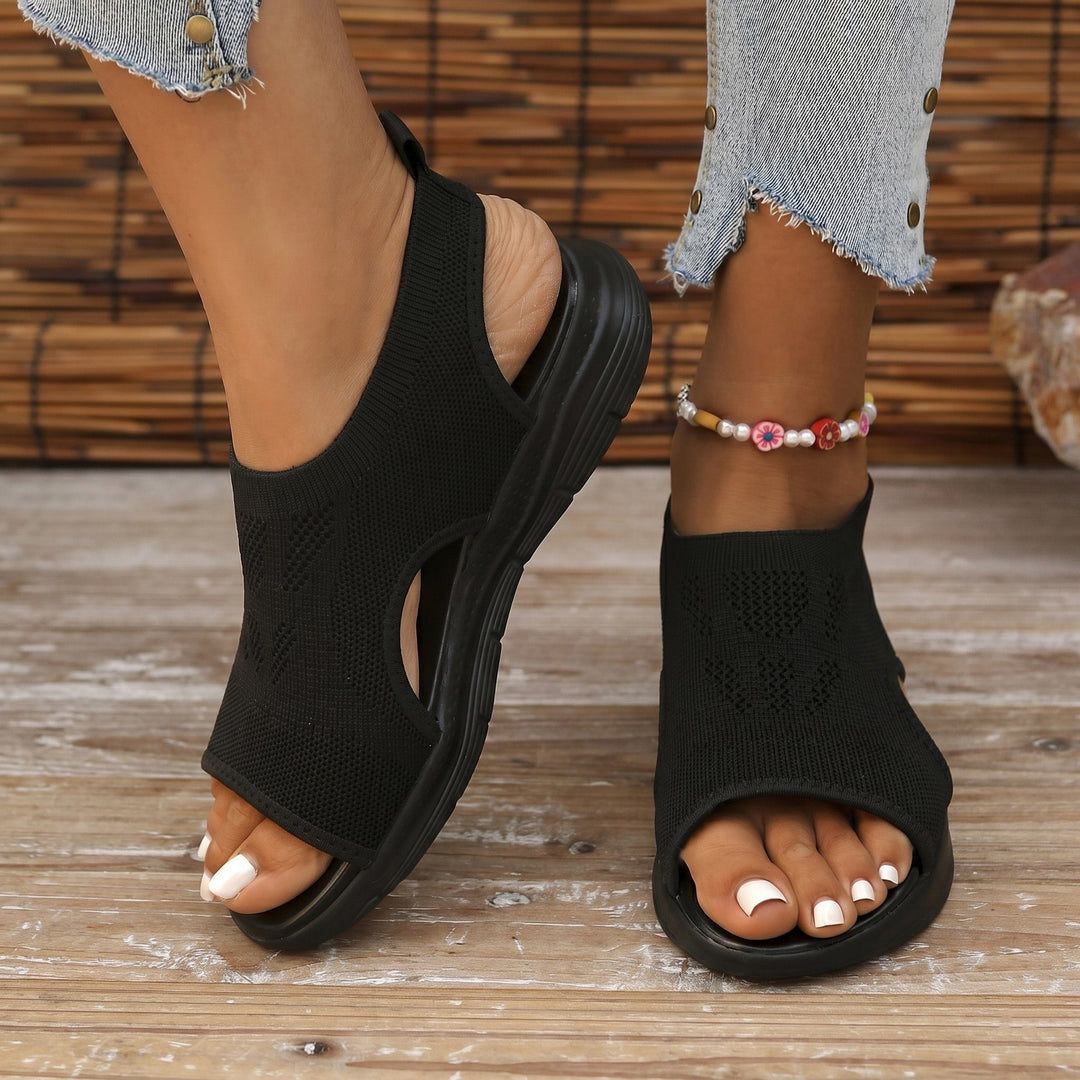 Non-slip women's orthopedic sandals, ideal for secure and comfortable walking.