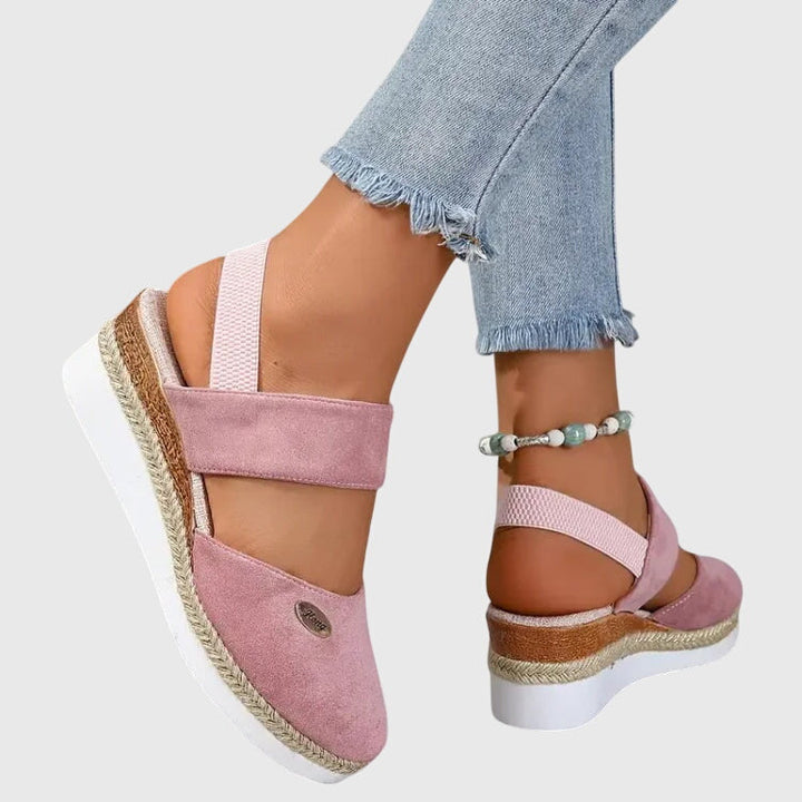 Breathable women's orthopedic sandals with cushioned arch support, perfect for comfortable walking.
