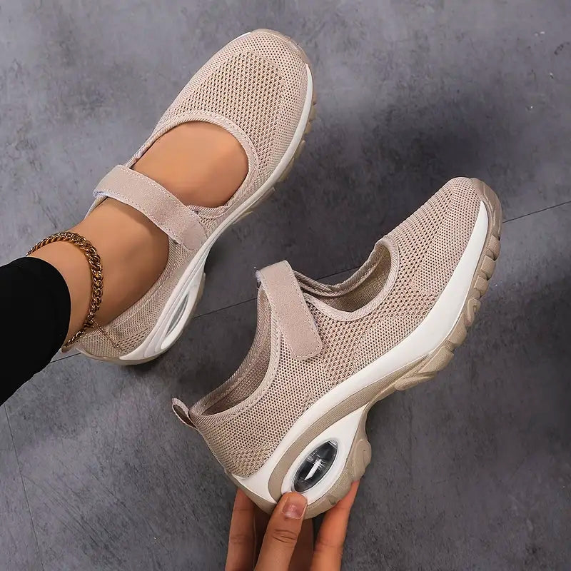 Comfortable women's walking sneakers, perfect for daily wear, providing excellent foot comfort & arch support.