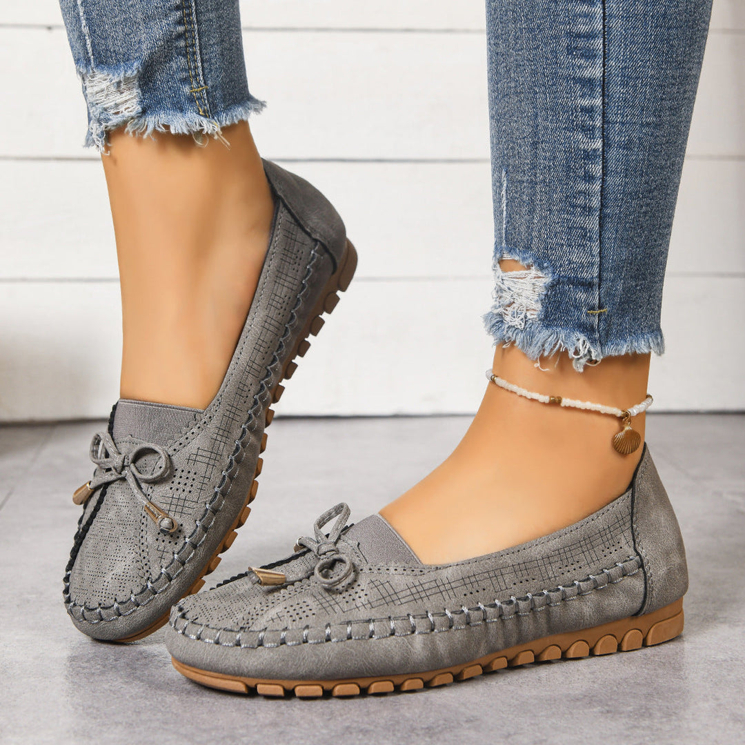 Orthopedic women's casual wide fit loafers with cushioned insoles, ideal for all-day comfort.