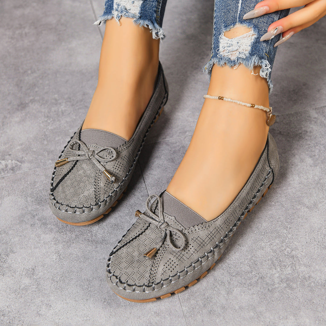 Slip-on women's wide fit loafers, orthopedic design for cushioned comfort, perfect for healthy walking.