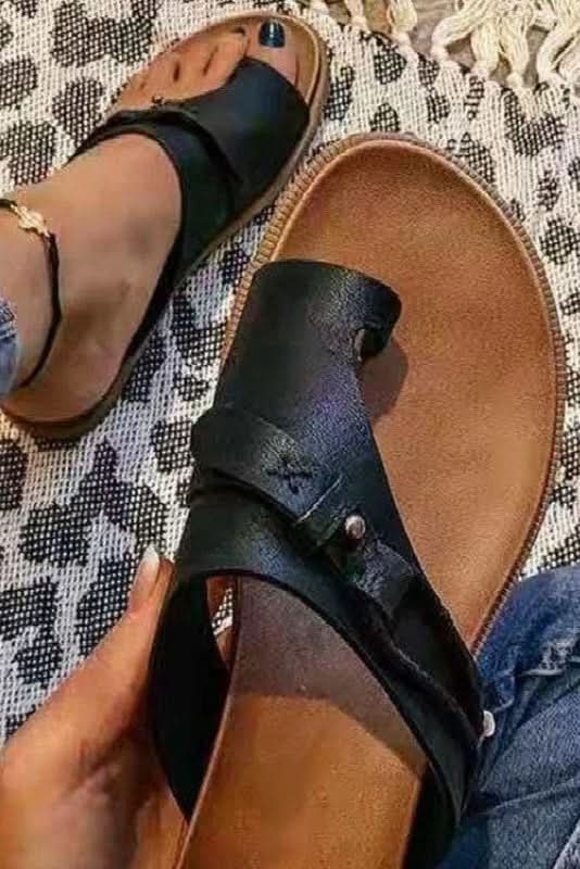 Stylish women's outdoor sandals with supportive orthotic footbed & adjustable straps for summer adventures.