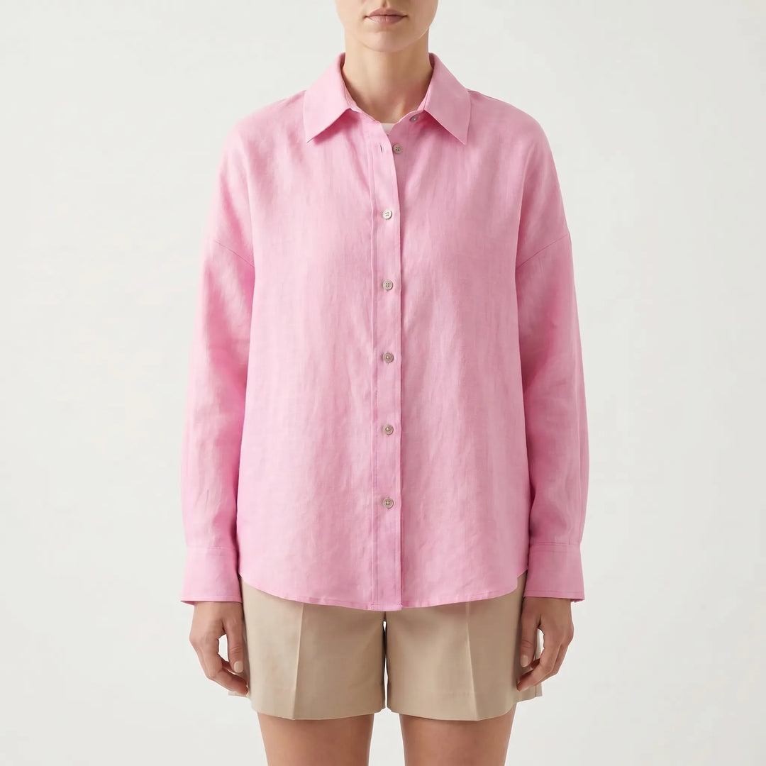 Stylish women's oversized button-down, a versatile casual shirt. Ideal for a relaxed look or summer outfit.
