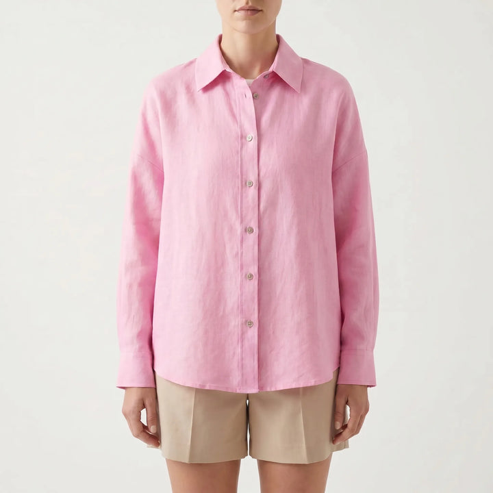 Stylish women's oversized button-down, a versatile casual shirt. Ideal for a relaxed look or summer outfit.
