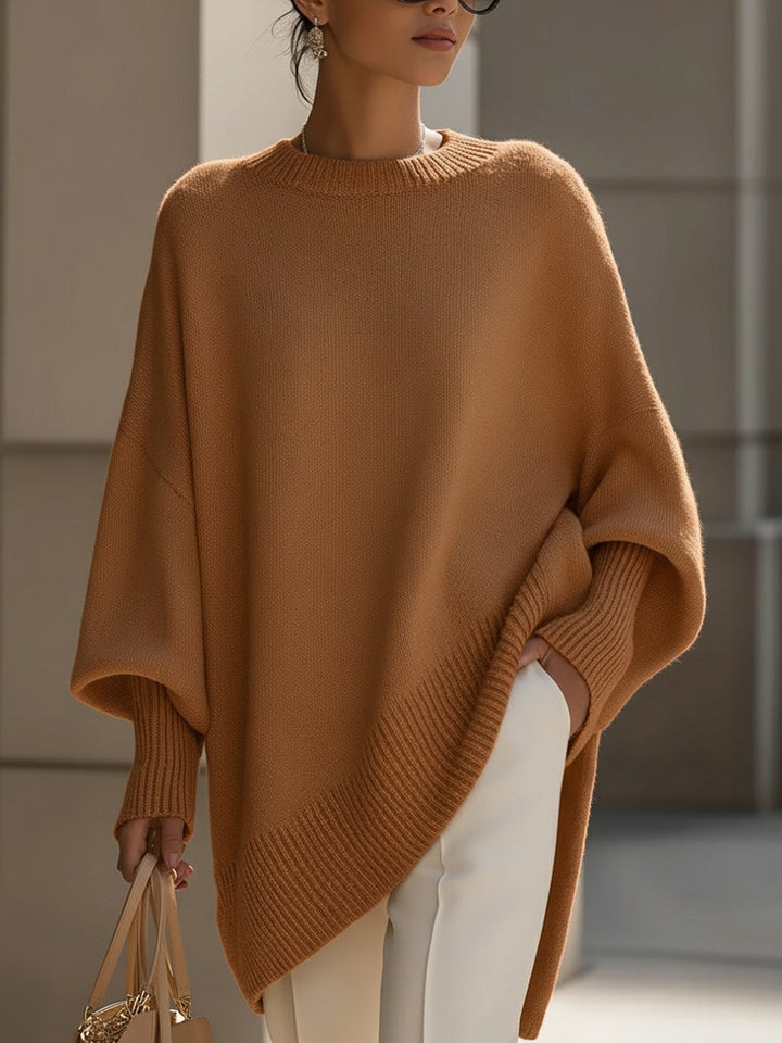 Chic women's oversized cape poncho, a comfortable and elegant batwing sleeve outerwear for autumn fashion.