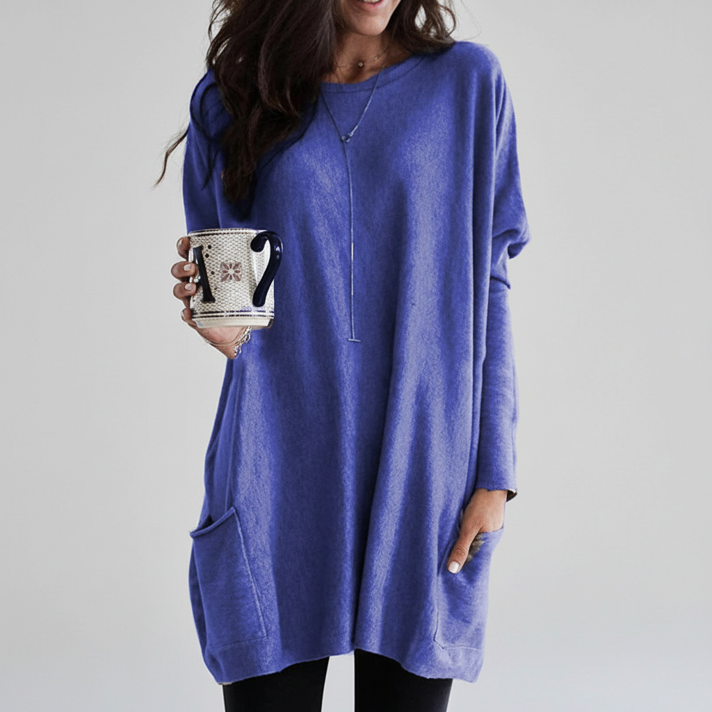 Fashionable oversized women's pullover, blending casual style with cozy loungewear for chilly days.
