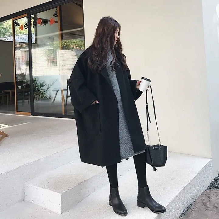 Versatile women's oversized classic trench coat, a long double-breasted design for elegant and chic autumn/winter fashion.